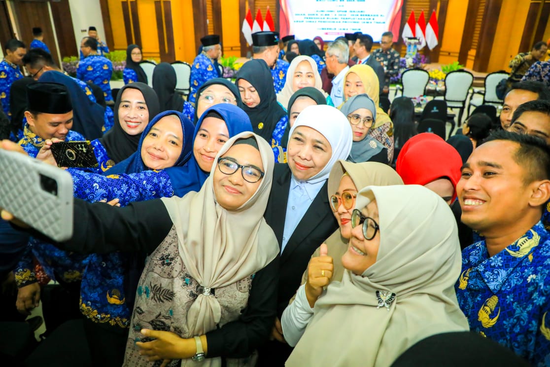 Luncurkan SPMB Berbasis AI Jenjang SMAN/SMKN, Gubernur Khofifah Pastikan Proses Berjalan Objektif, Transparan dan Berkeadilan