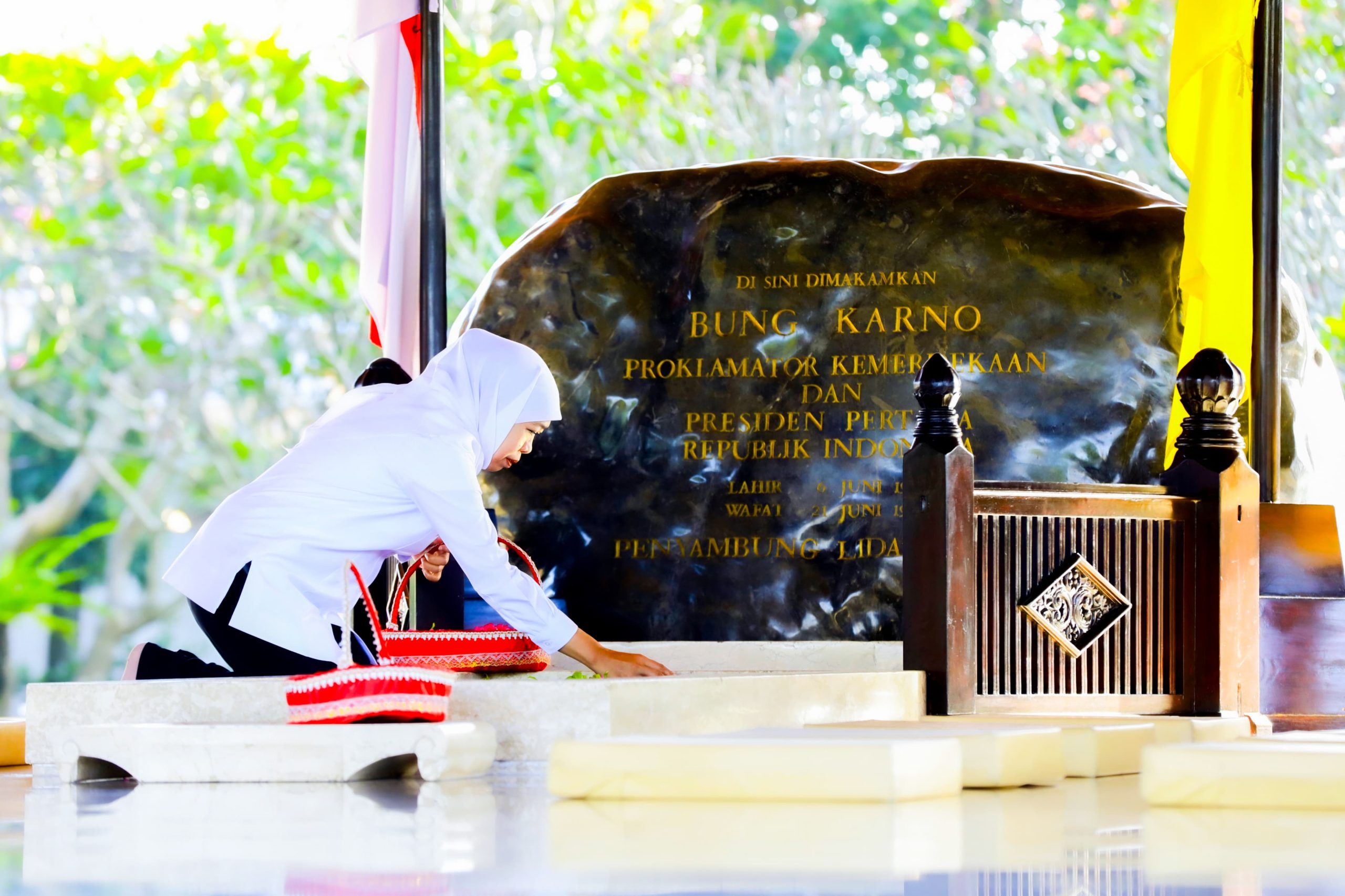 Dampingi Wapres Gibran Ziarah Makam Bung Karno, Gubernur Khofifah: Jadikan Semangat Nasionalisme Sebagai Pedoman Berbangsa dan Bernegara