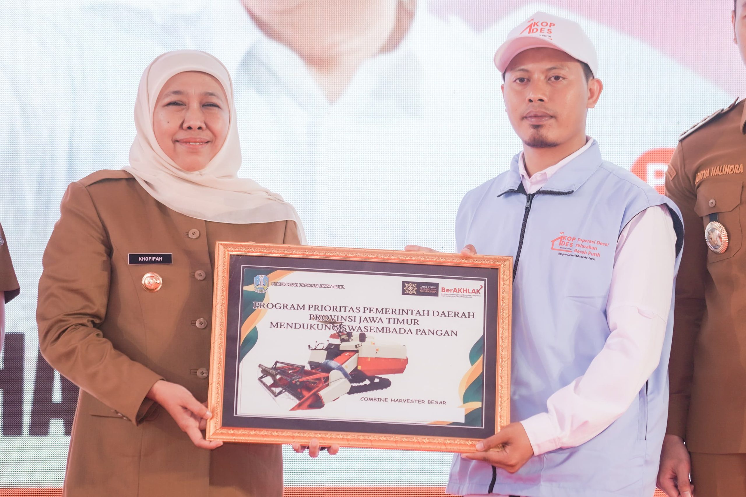 Jawa Timur Tuntaskan 8.494 Koperasi Merah Putih, Gubernur Khofifah Tegaskan Siap Kawal Gagasan Besar Presiden Prabowo Bangun Ekonomi Dari Desa