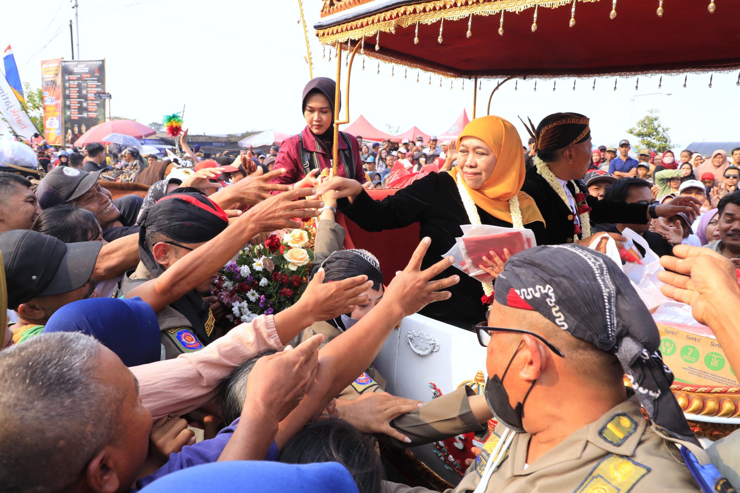 Bersama Puluhan Ribu Masyarakat Ramaikan Grebeg Tutup Suro Bantarangin 2025, Gubernur Khofifah Ajak Jaga Keluhuran Budaya dan Bangkitkan Pariwisata Jawa Timur