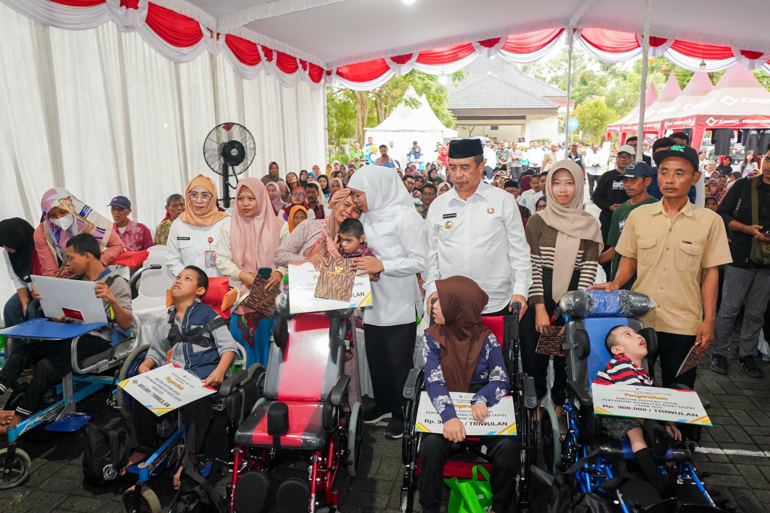 Gubernur Khofifah Salurkan Bantuan Rp 5,935 Miliar di Kabupaten Madiun, Wujud Nyata Komitmen Pemprov Jatim Kuatkan Ketahanan Sosial dan Ekonomi Masyarakat