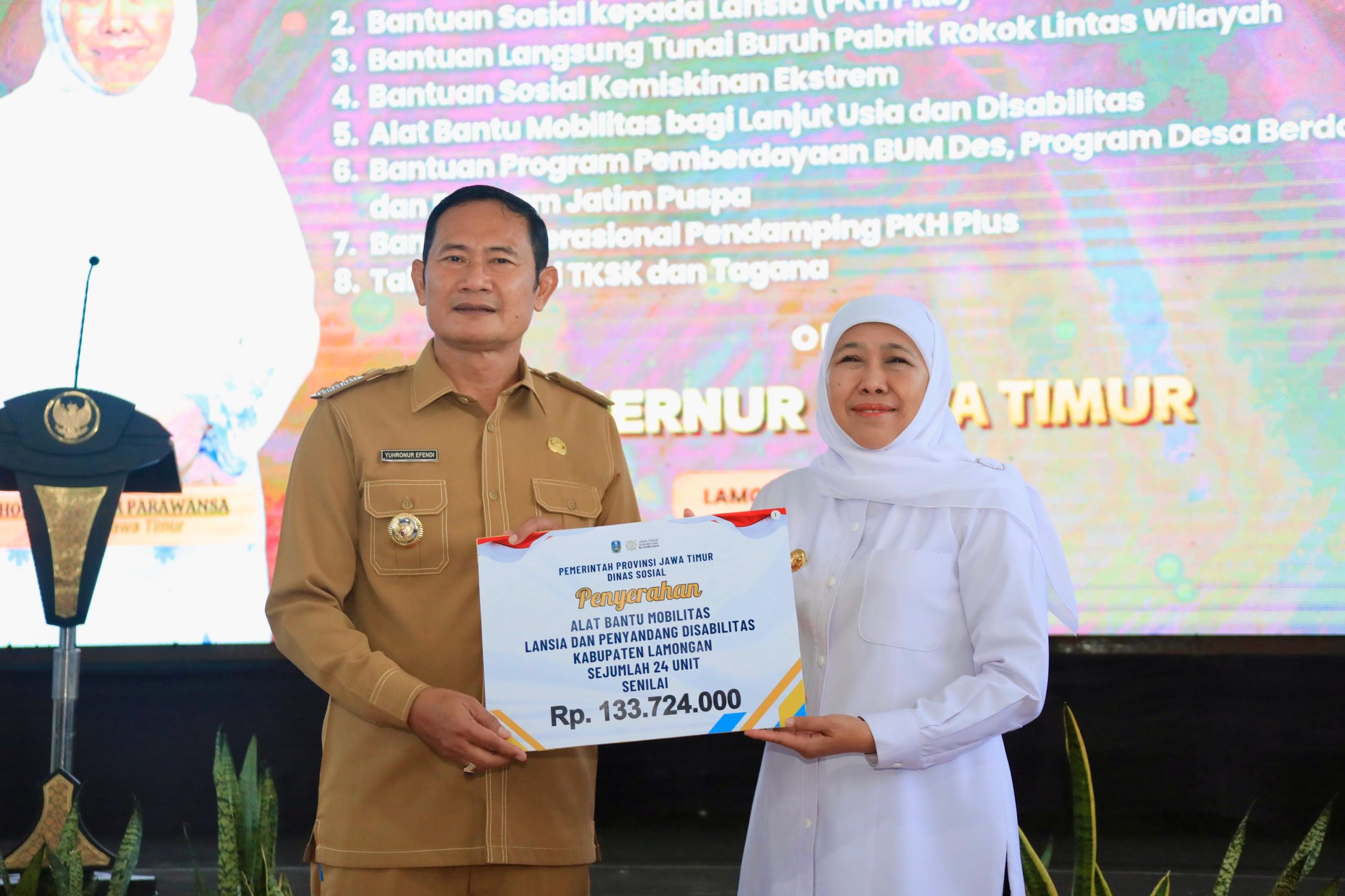 Sapa Bansos Titik ke-16 di Lamongan, Program Icon Gubernur Khofifah untuk Dongkrak Ekonomi Masyarakat Jawa Timur