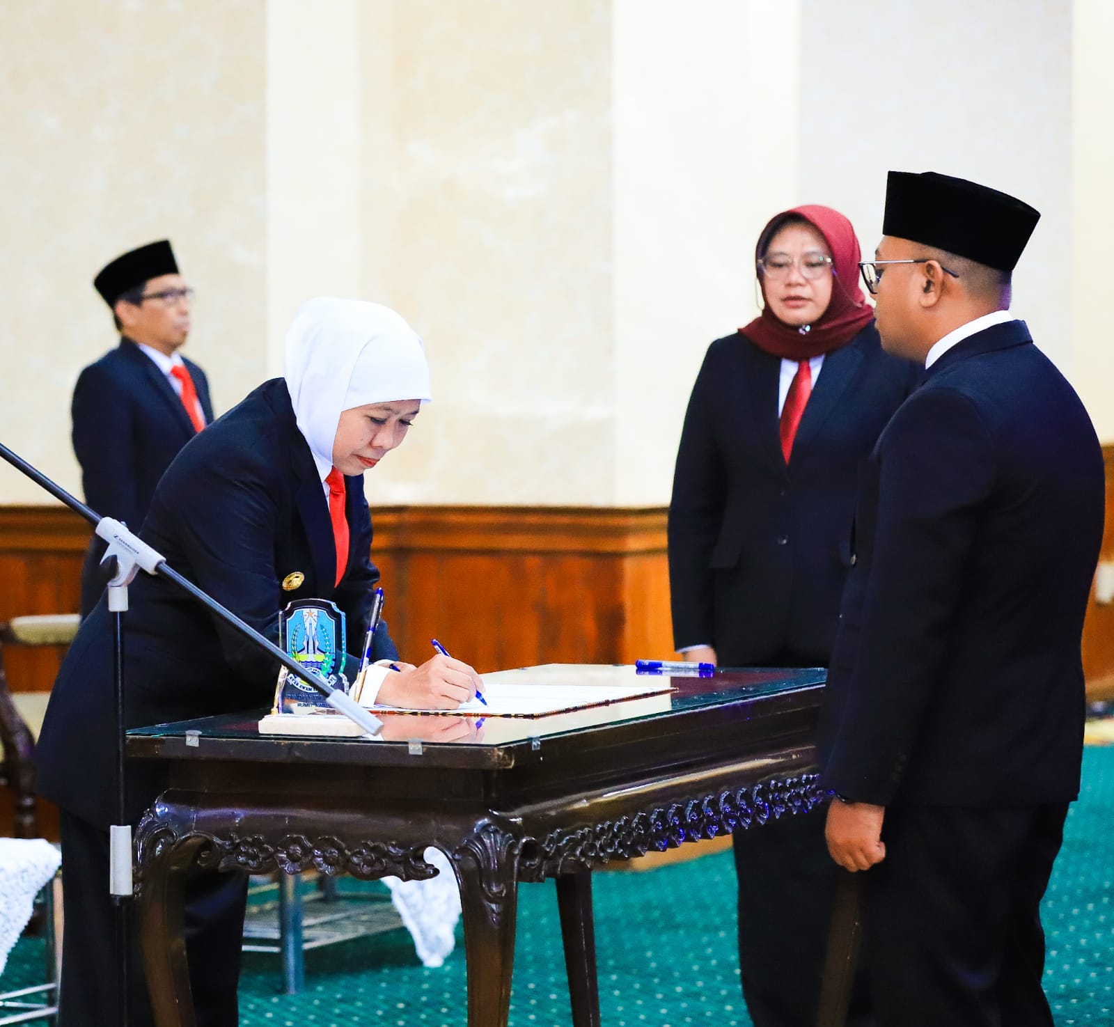 Lantik Anggota KPID Jatim, Gubernur Khofifah Ajak Wujudkan Ruang Digital Yang Sehat