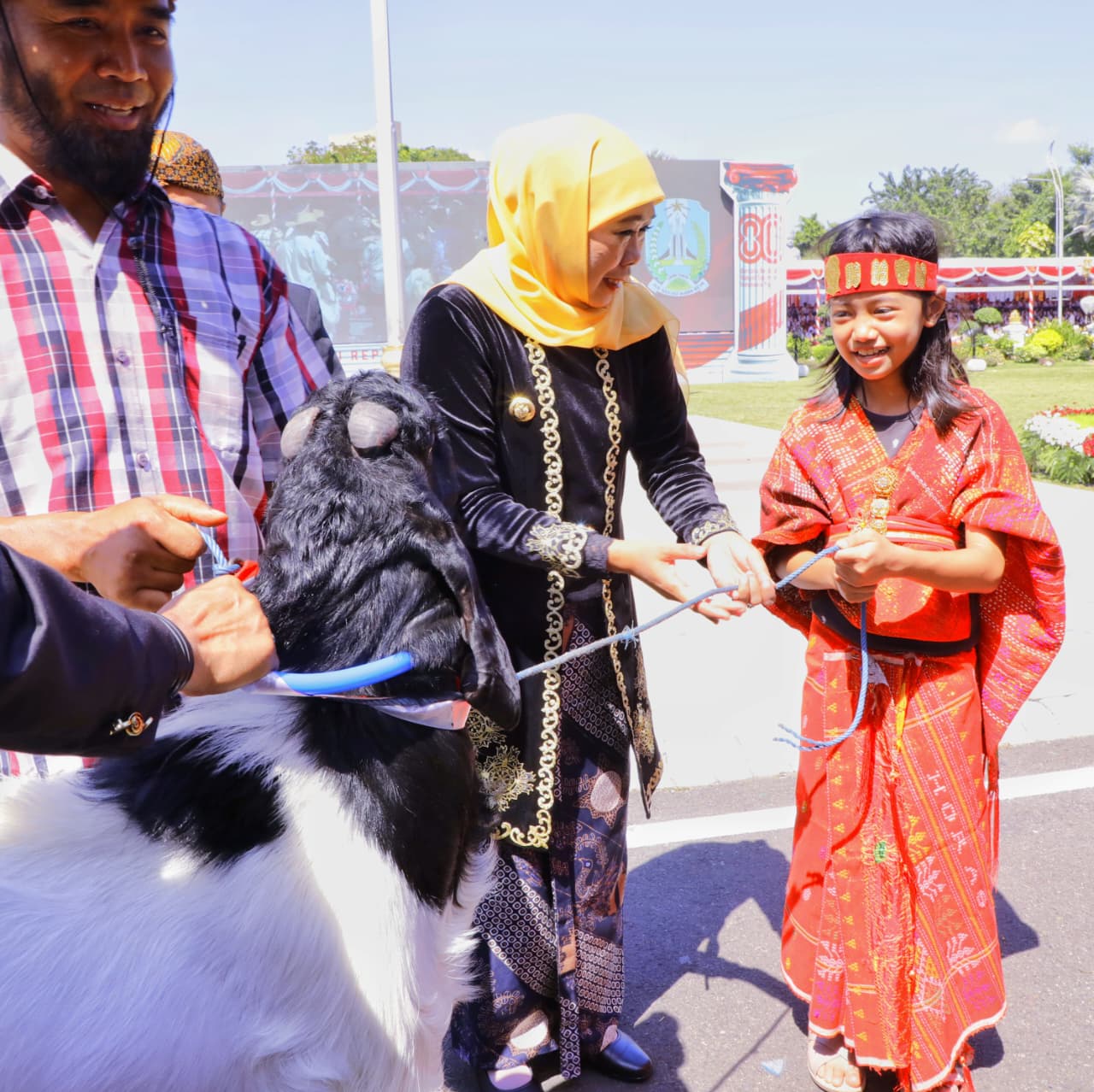Ribuan Masyarakat Antusias dan Khidmat Ikuti Upacara HUT ke-80 RI di Grahadi Bersama Gubernur Khofifah, Wagub Emil dan Forkopimda Jatim