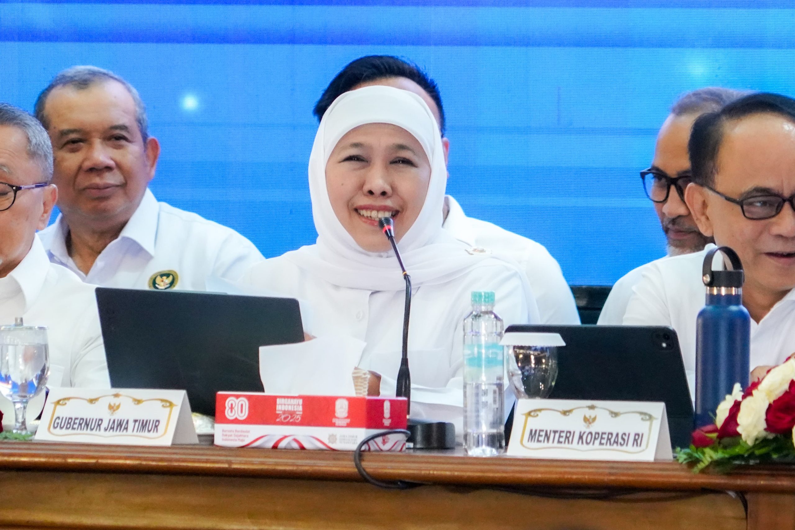 Rapat Konsolidasi Bersama Tiga Menteri di Surabaya, Gubernur Khofifah: Penerima Manfaat MBG Jatim  Capai 1,9 Juta. Jatim Siap Lakukan Percepatan  Program Prioritas Nasional
