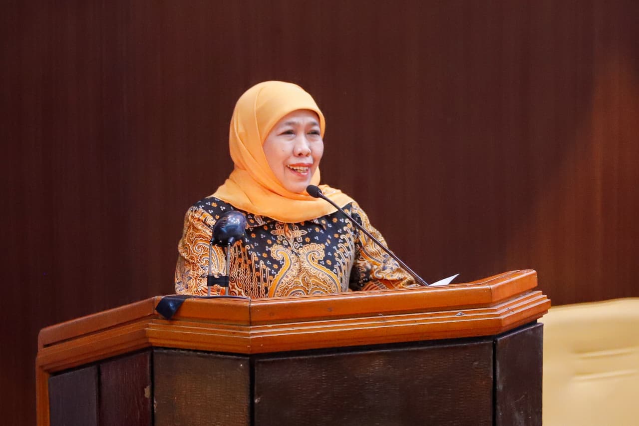 Gubernur Khofifah Sampaikan Jawaban Eksekutif Raperda P-APBD 2025, Fokus Mandatory Spending serta Dorong Kesejahteraan dan Kemandirian Ekonomi Masyarakat