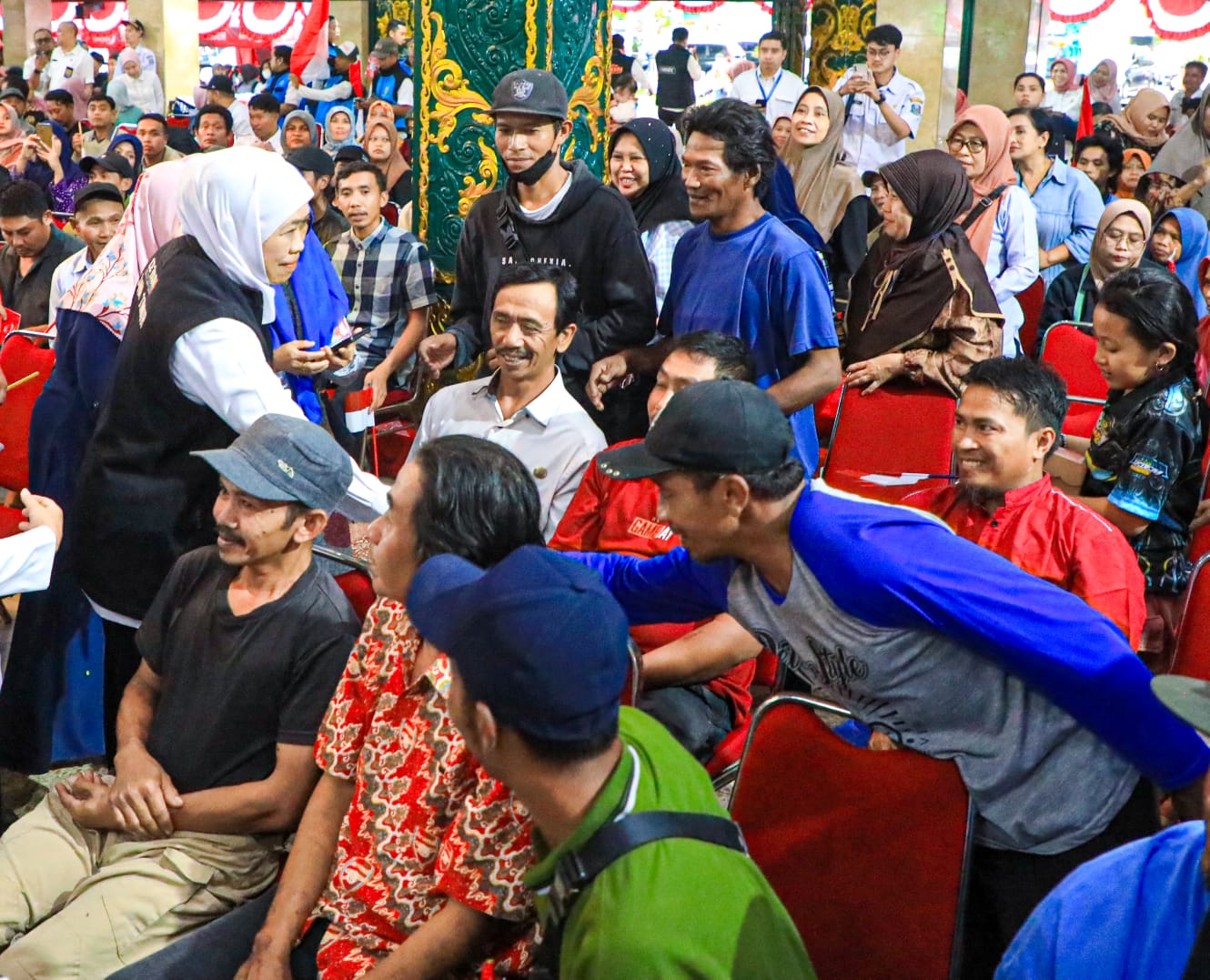 Gubernur Khofifah Salurkan Bansos, Zakat Produktif Hingga Alsintan Total Rp 16,1 Milyar untuk Masyarakat Kabupaten Malang