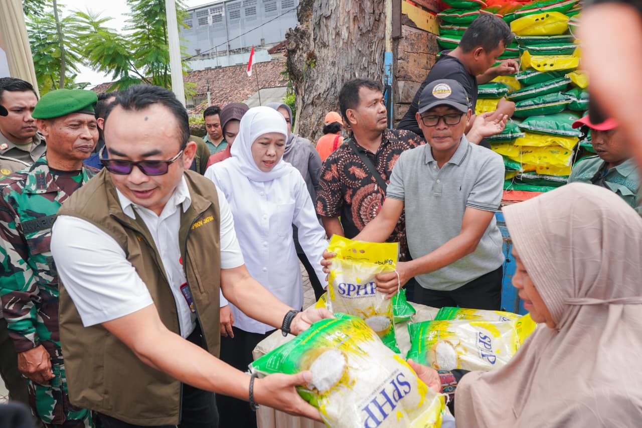 Kendalikan Inflasi dan Perkuat Ketahanan Pangan di Jatim, Gubernur Khofifah Gelar Pasar Murah di Kota Pasuruan
