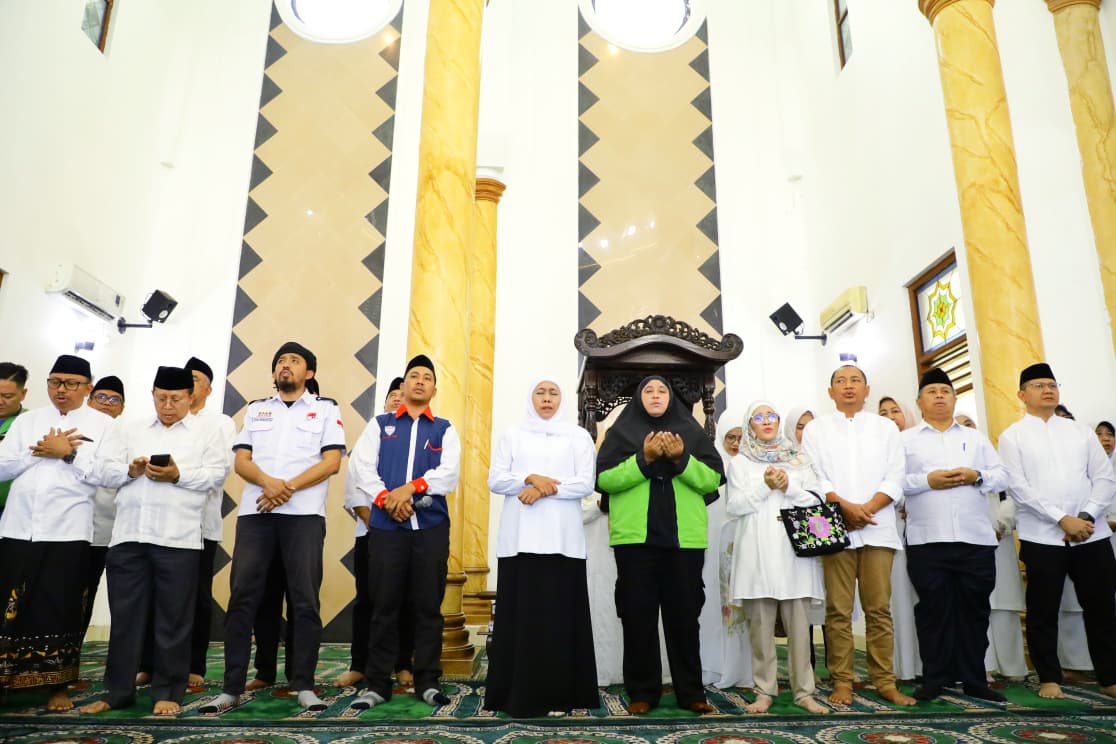 Doa dan Air Mata Untuk Affan Kurniawan, Gubernur Khofifah Puji Jiwa Sosial Ojol