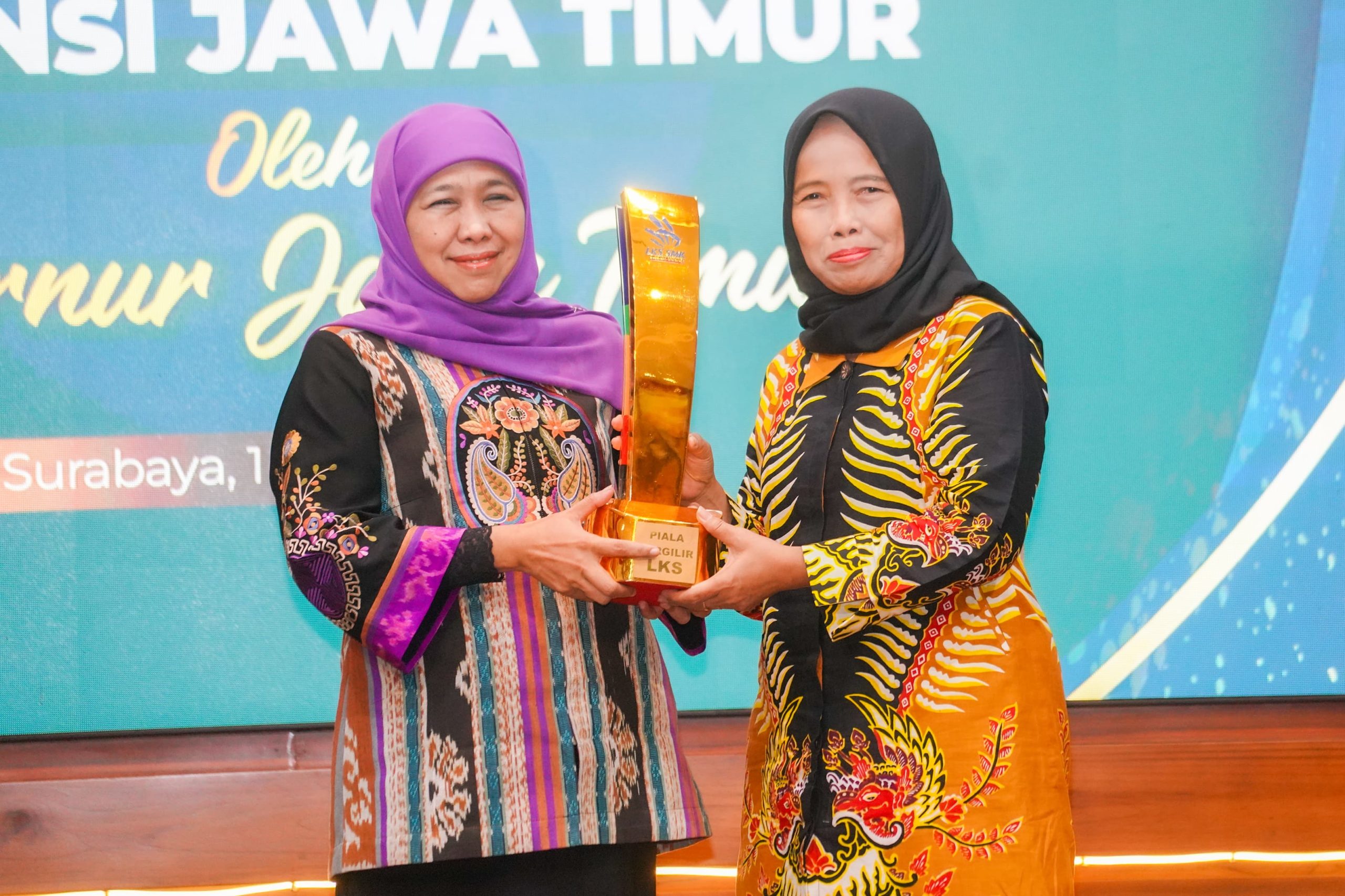 Cetak Sejarah Jatim Juara LKS Nasional Tiga Kali Berturut-turut, Gubernur Khofifah Sampaikan Selamat dan Terimakasih.  Berikan Bonus untuk Semua Kontingen