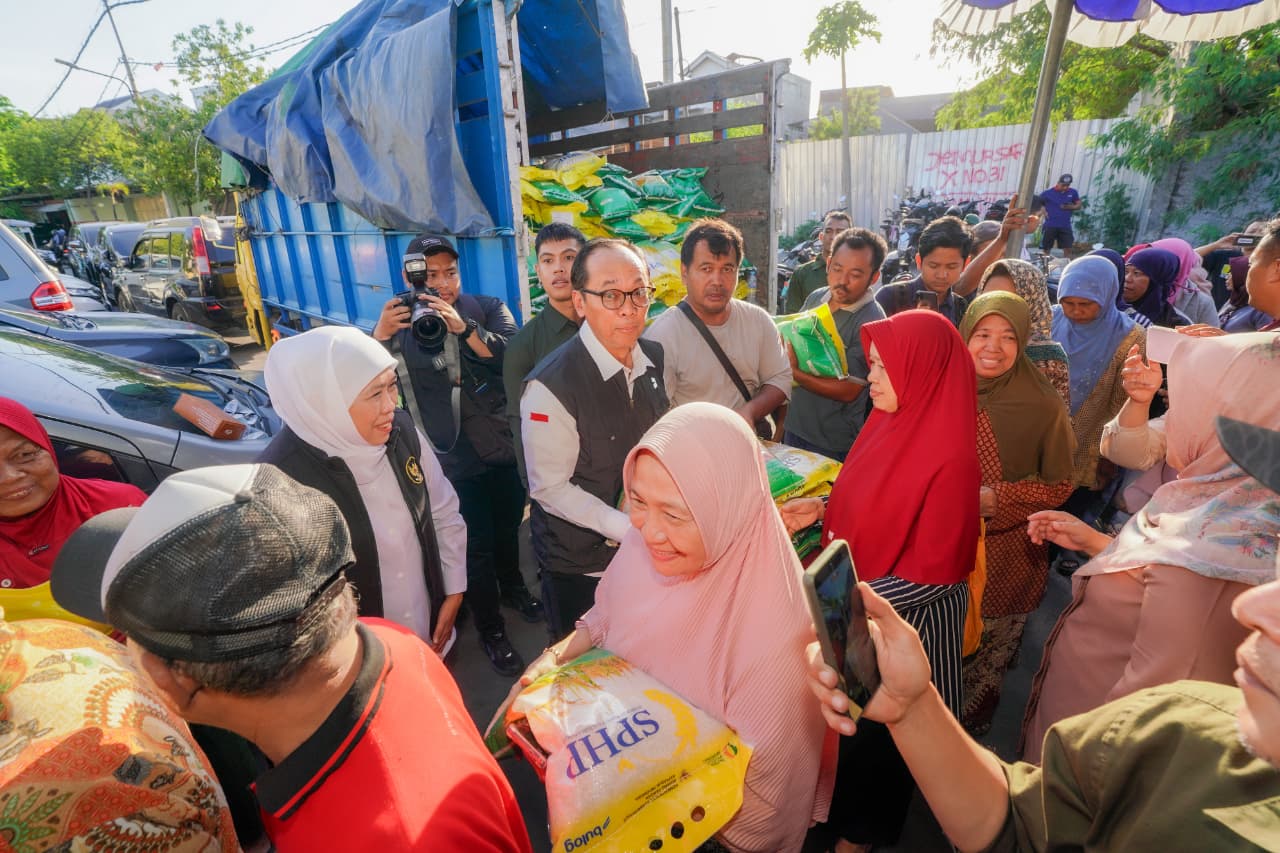 Beras Dijual Rp11.000, Minyakita Rp13.000: Warga Rasakan Manfaat Langsung Pasar Murah Yang Digelar Gubernur Khofifah