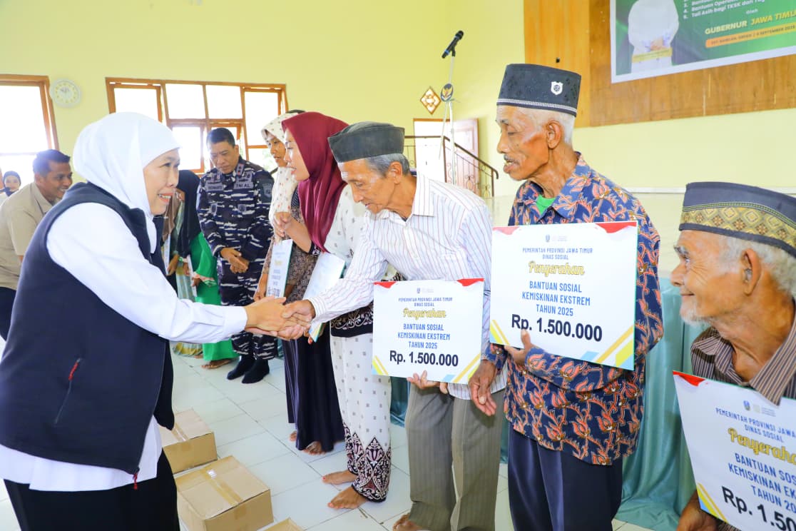 Gubernur Khofifah Gandeng TNI dan Bulog Distribusikan Bantuan Kemanusiaan untuk Warga Pulau Bawean