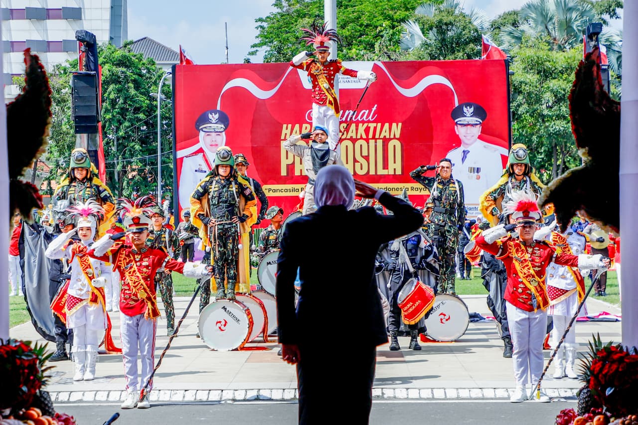 Upacara Hari Kesaktian Pancasila di Grahadi, Gubernur Khofifah Tekankan Persatuan dan Cinta Tanah Air