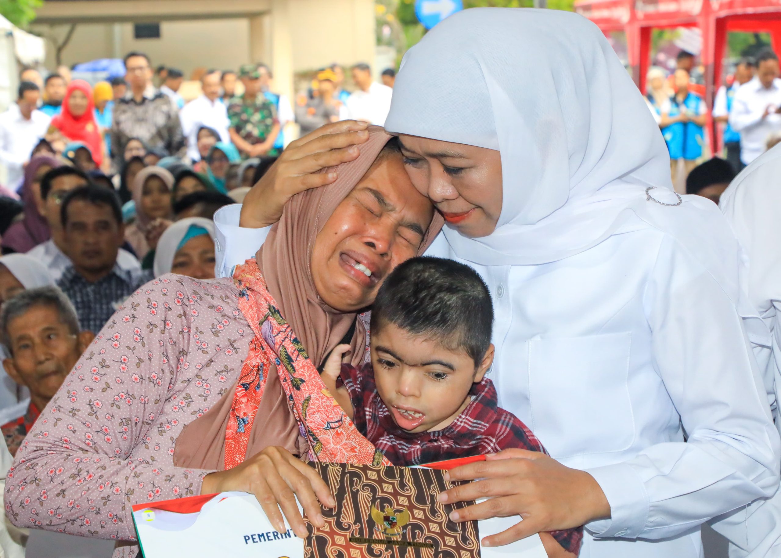 Komitmen Kuat Pemberdayaan Perempuan di Jatim, Gubernur Khofifah Raih Special Achievement Radar Madiun Awards 2025