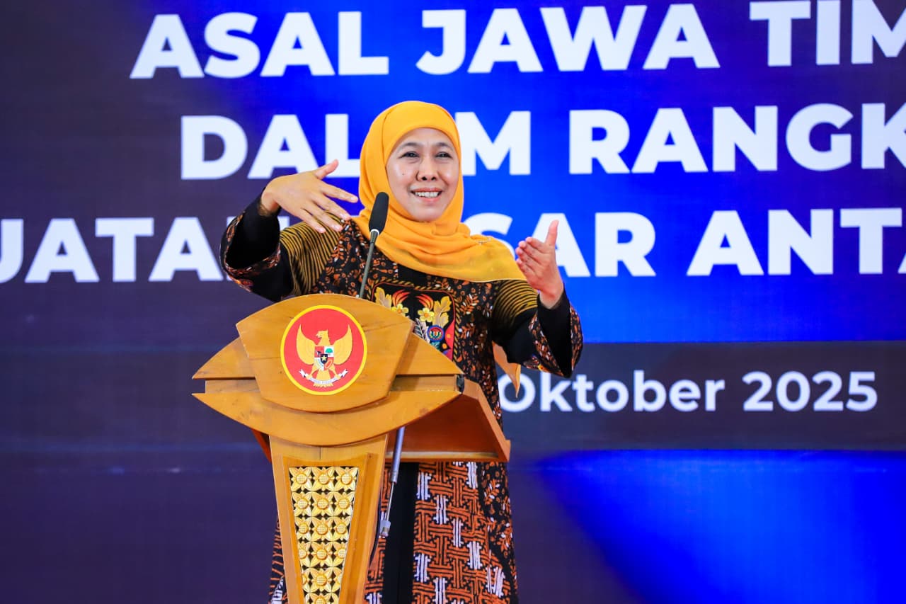 Gubernur Khofifah Serahkan Bantuan Rp100 Juta untuk Paguyuban Masyarakat Jatim di Sulteng, Ajak Jaga Persaudaraan