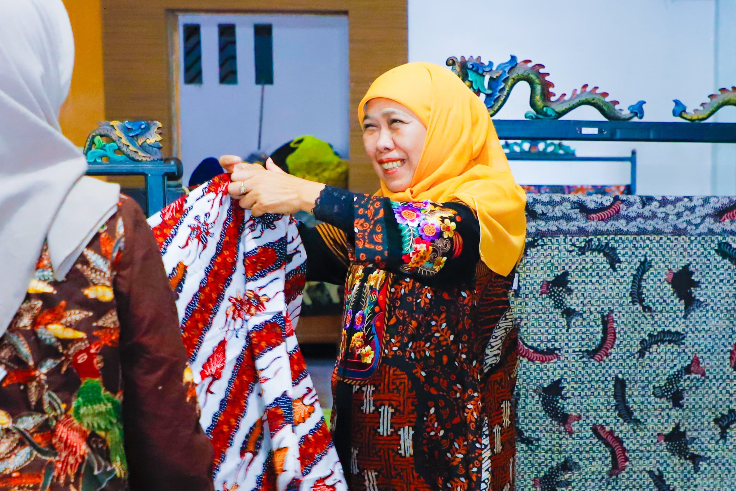 Hari Batik Nasional 2025, Gubernur Khofifah Ajak ASN dan Non-ASN Jatim Ikut Lestarikan Batik Nusantara