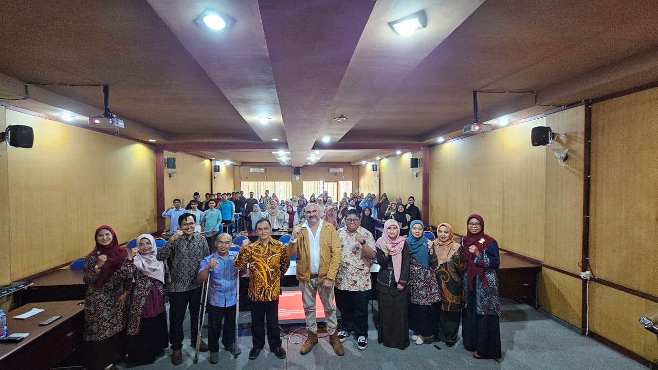 Kuliah Tamu Internasional UNIPDU: Dr. Samid Suliman Ajak Mahasiswa Melampaui Batas Budaya
