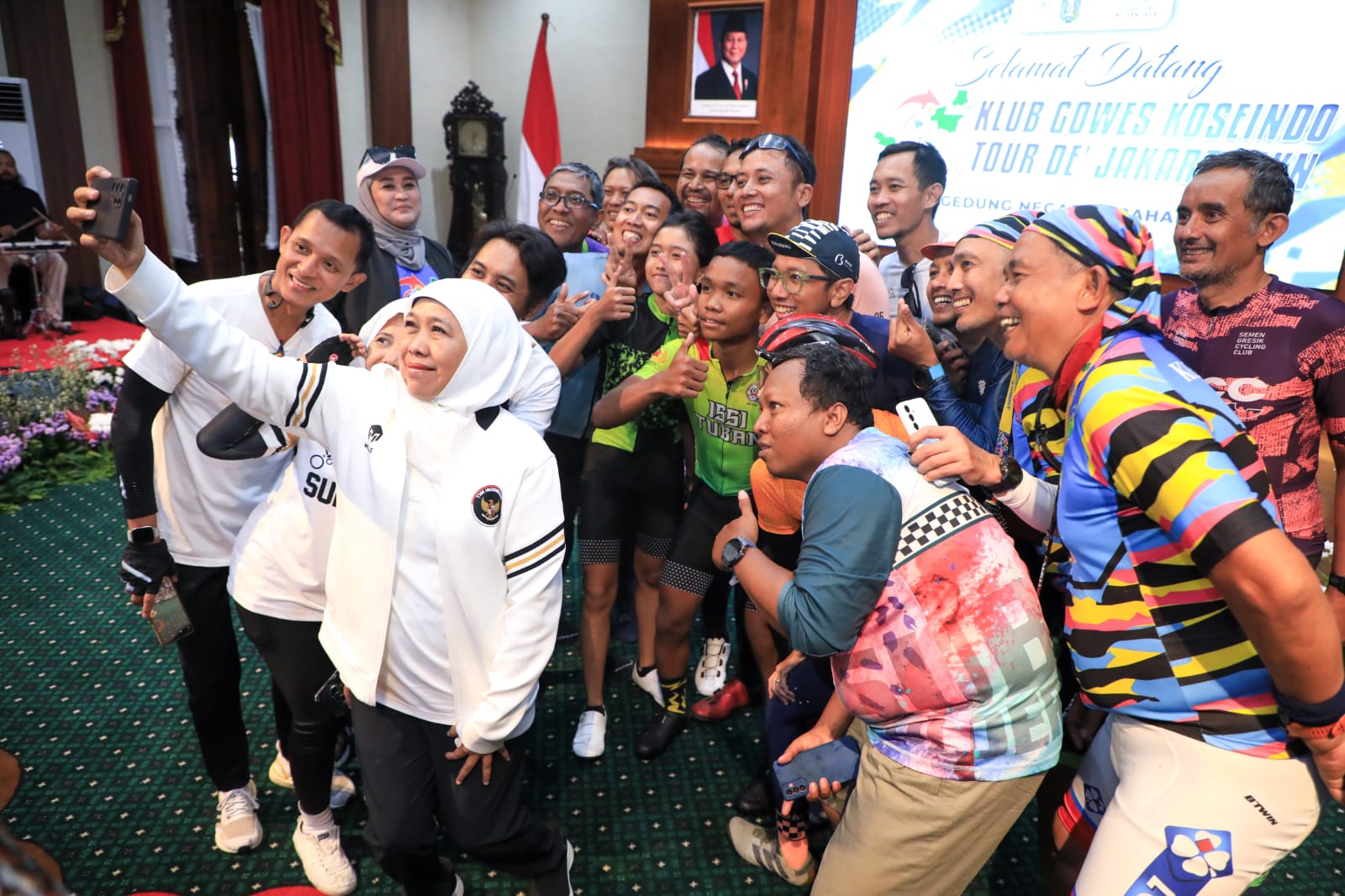 Gubernur Khofifah Lepas Lelah Peserta Gowes Etape Tuban–Surabaya, Tekankan Peran Jatim dalam Konektivitas Nusantara