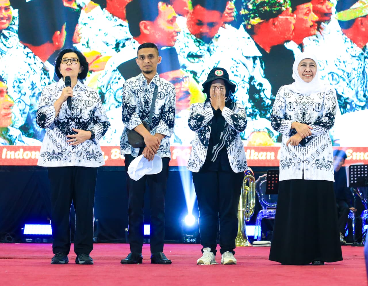 Gubernur Khofifah Hadiri HUT PGRI ke-80 Jatim, Tegaskan Guru Adalah Penjaga Masa Depan Indonesia