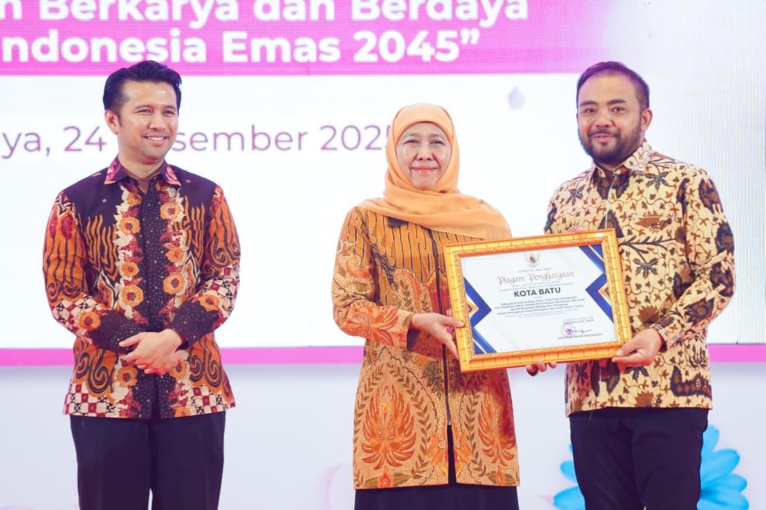 Teladani Kartini, Gubernur Khofifah Kukuhkan  Layanan UPTD PPA, Pendampingan Ekonomi Perempuan, dan Komitmen Tanpa Batas di Puncak Hari Ibu 2025