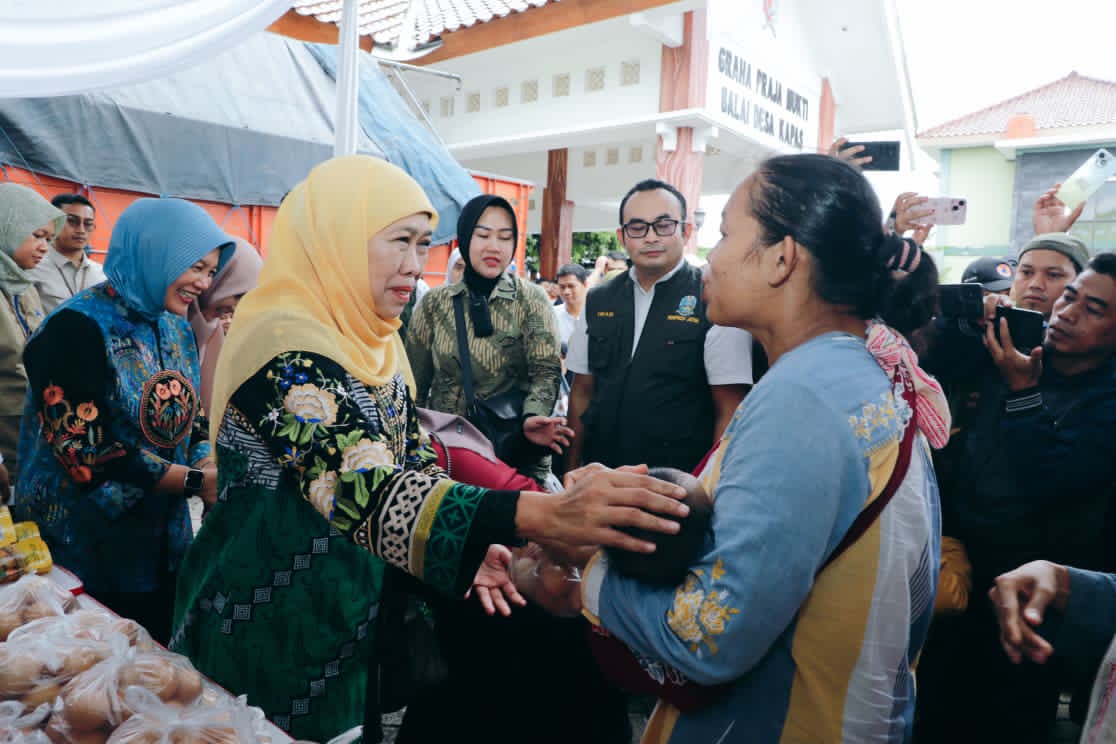 Gubernur Khofifah Pastikan Sembako Aman dan Terjangkau Lewat Pasar Murah Ke-300 di Bojonegoro