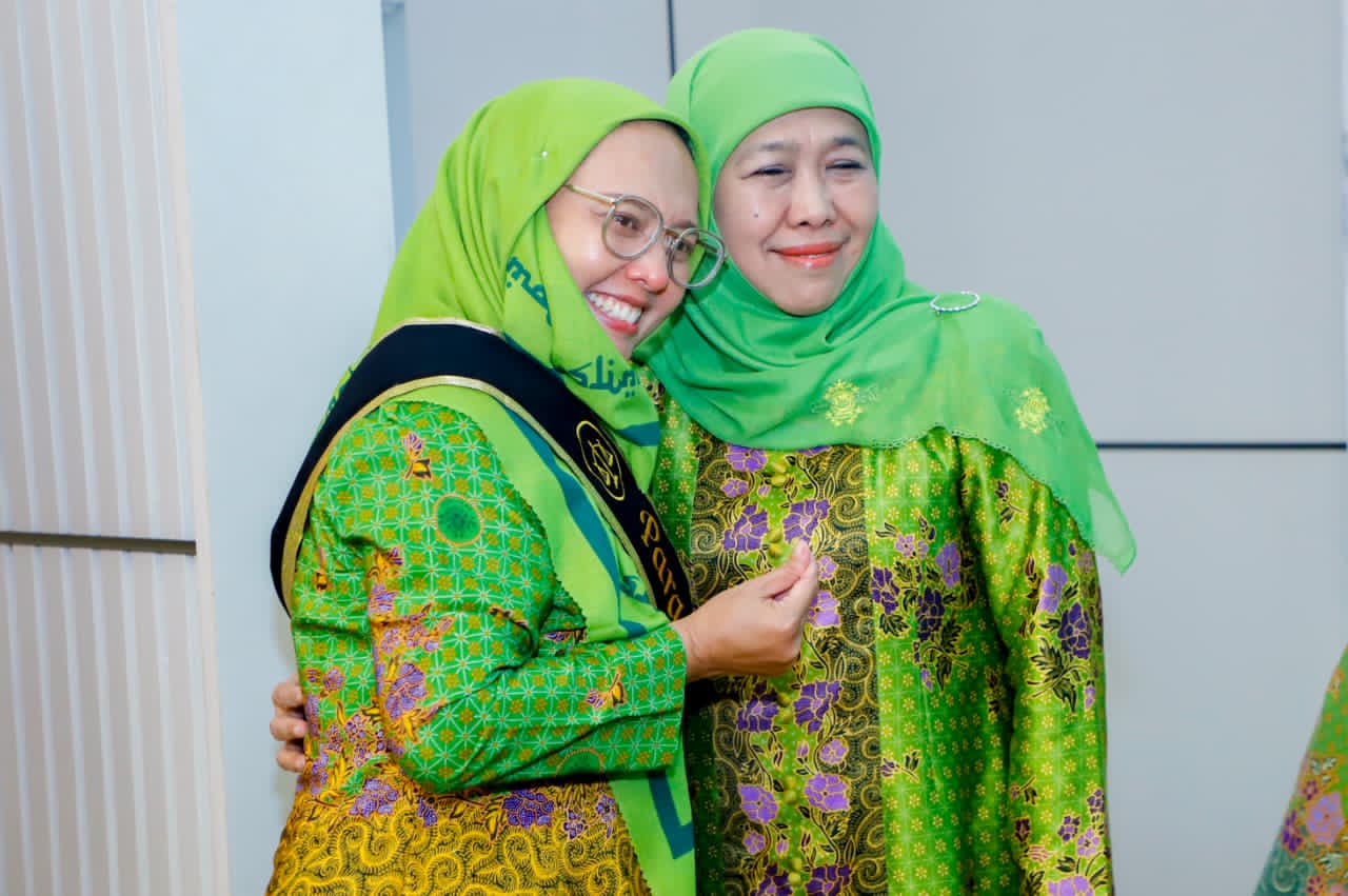 Gubernur Khofifah Sematkan Selempang Paralegal Muslimat NU, Keadilan Bukan Wacana Tapi Aksi Nyata