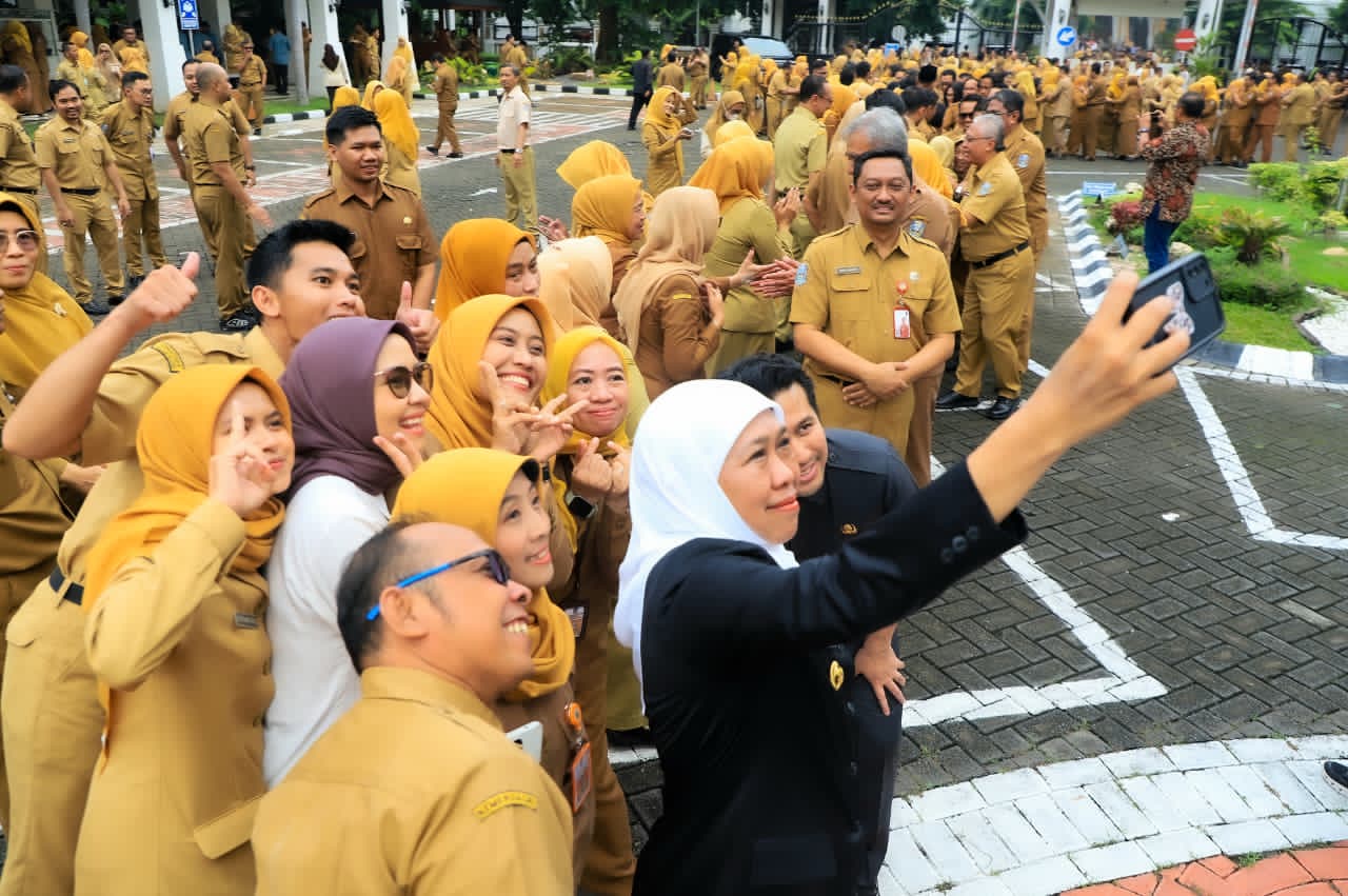 Gubernur Khofifah Pimpin Apel ASN Akhir 2025, Pertumbuhan Ekonomi 5,22% dan Ekspor Naik 20,23% Jadi Bukti Kinerja Jatim