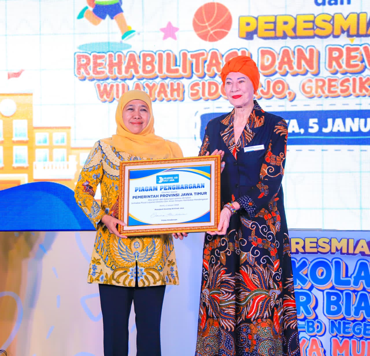 Gubernur Khofifah Teken Prasasti Resource Center Ketunarunguan Berkolaborasi dengan RSUD Dr. Soetomo dan RSI Surabaya