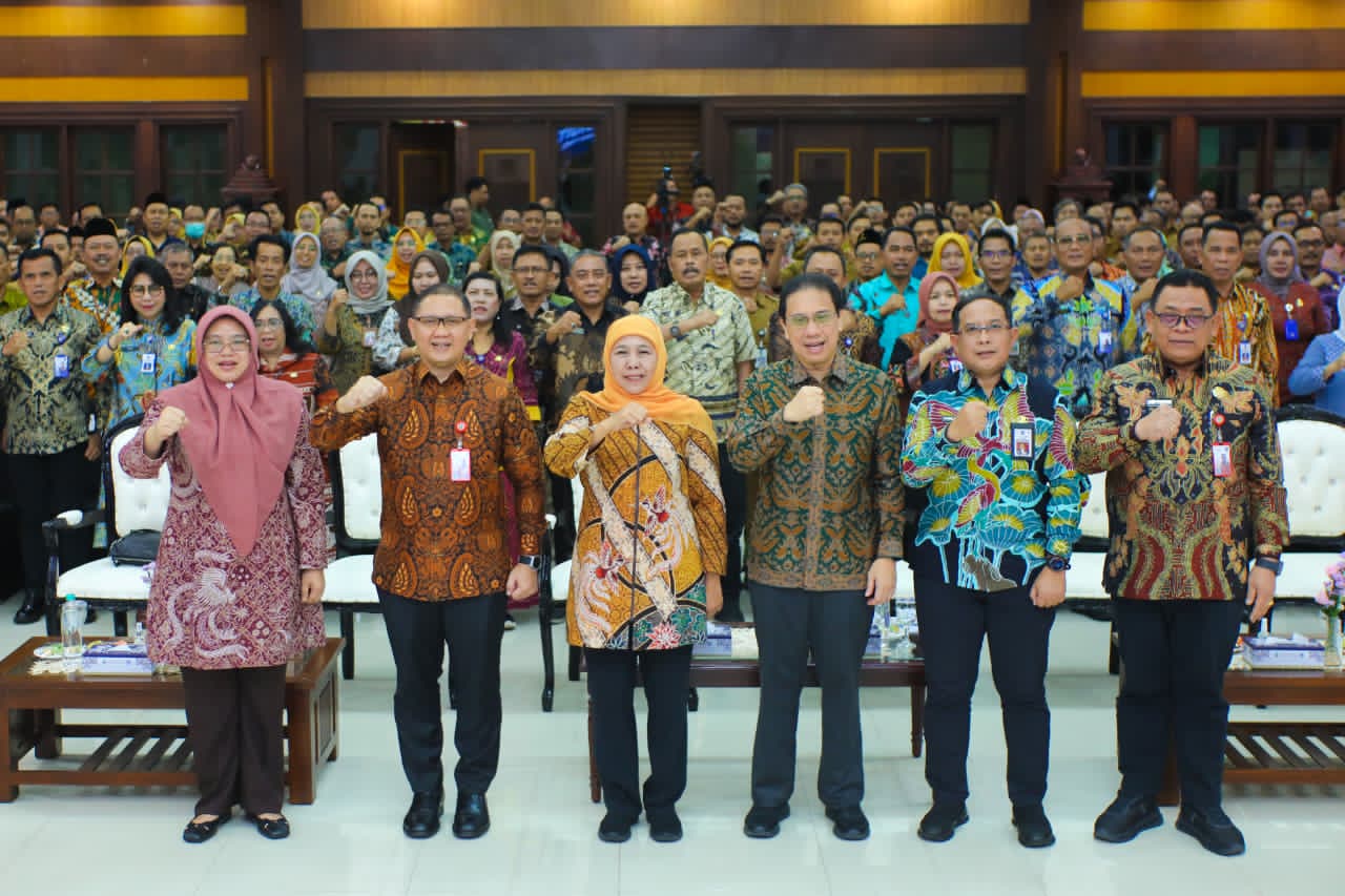 Gubernur Khofifah Ajak Pendidik Jatim Menjadi Arsitek Lahirnya Talenta Digital Unggul dan Berkarakter