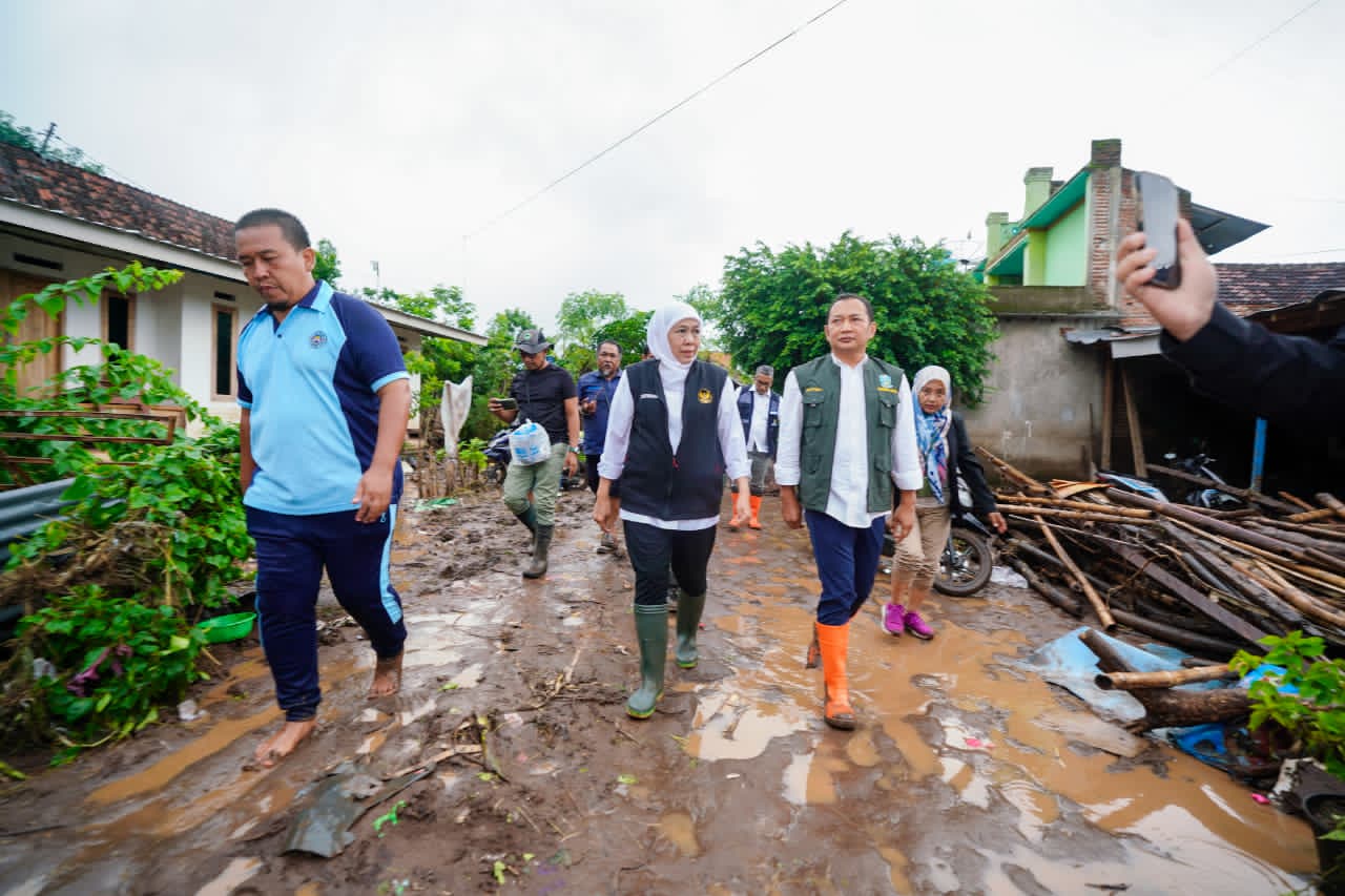 Gubernur Khofifah Dorong Normalisasi Sungai dan Perbaikan Irigasi Situbondo sebagai Strategi Mitigasi Banjir dan Ketahanan Pangan