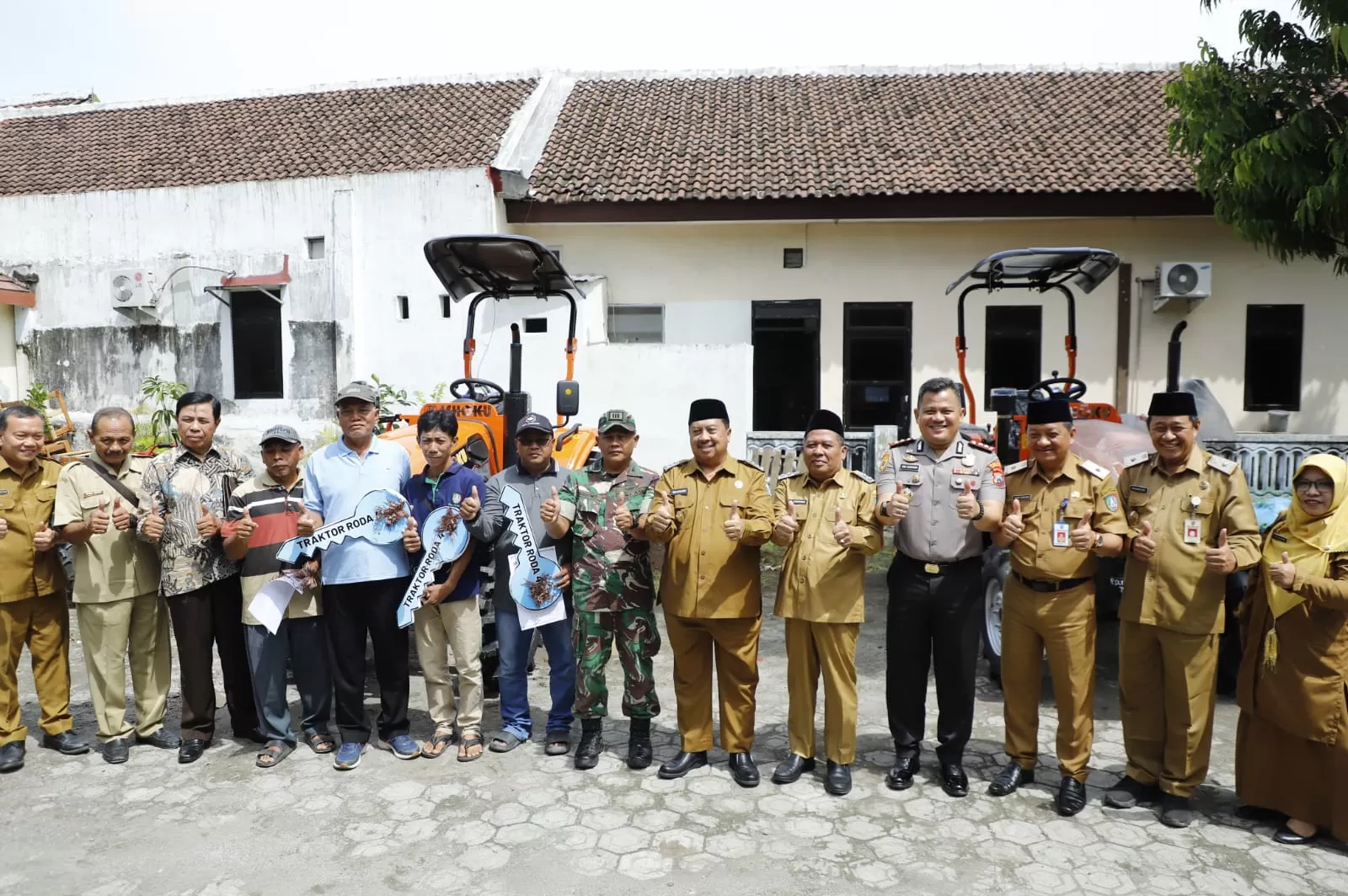 Dorong Swasembada Pangan, Disperta Jombang Distribusikan Alsintan Bantuan Kementan RI