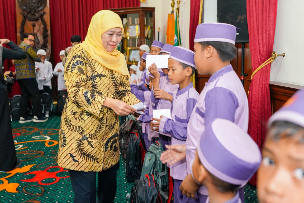 Di Momen Setahun Dilantik, Gubernur Khofifah bersama Wagub Emil Dardak Perkuat Komitmen SDM dan Santuni Warga Rentan