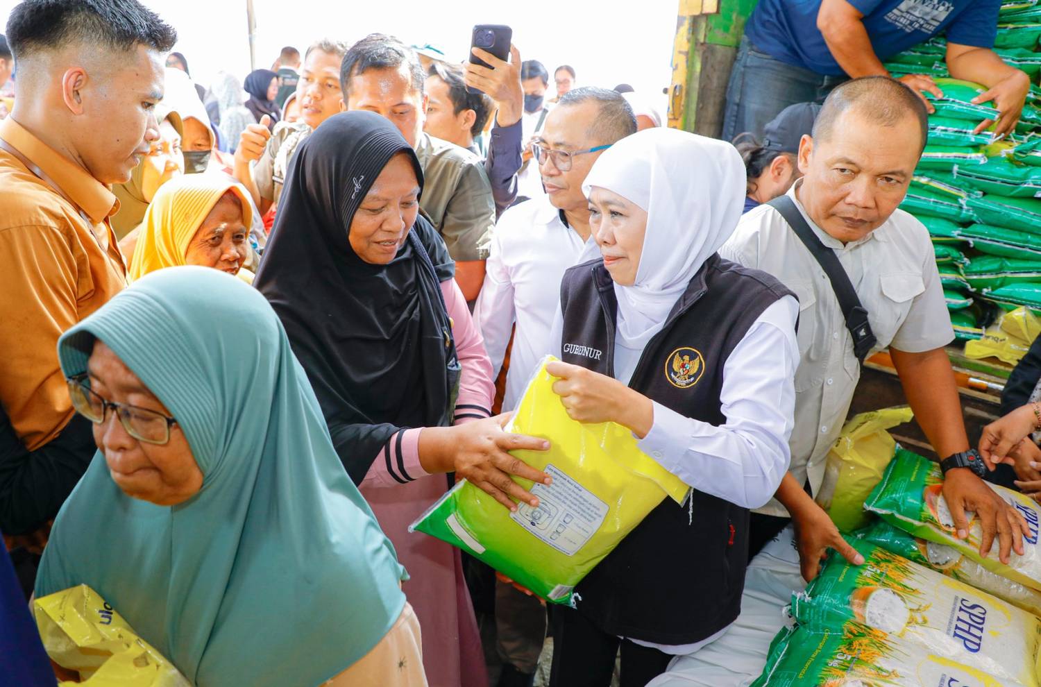 Gubernur Khofifah Indar Parawansa Dorong Stabilitas Harga Pangan melalui Program Pasar Murah