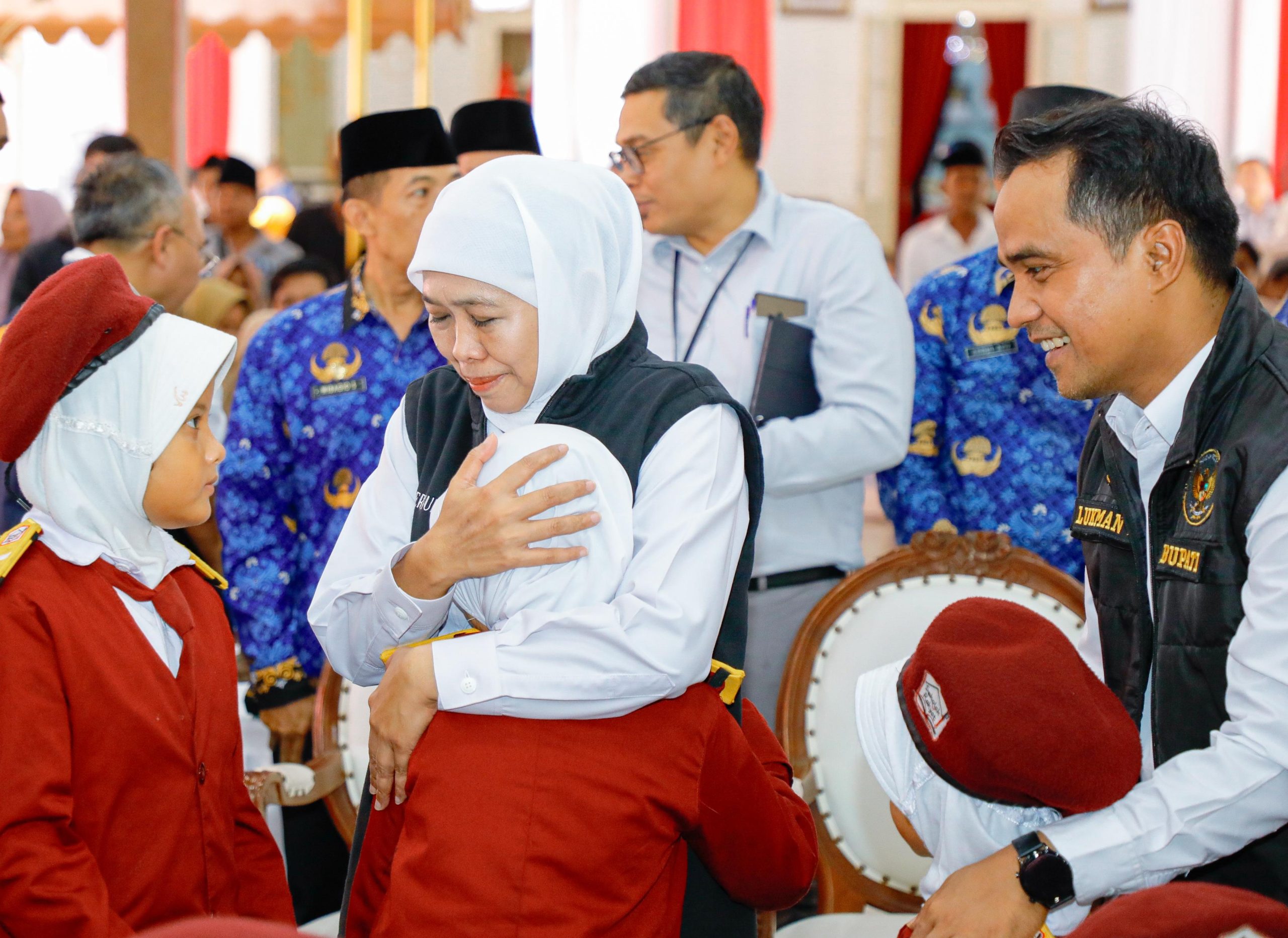 Gubernur Khofifah Ajak Siswa Sekolah Rakyat Tumbuh Berkarakter, Momen Pertemuan Jadi Kenangan Tak Terlupakan