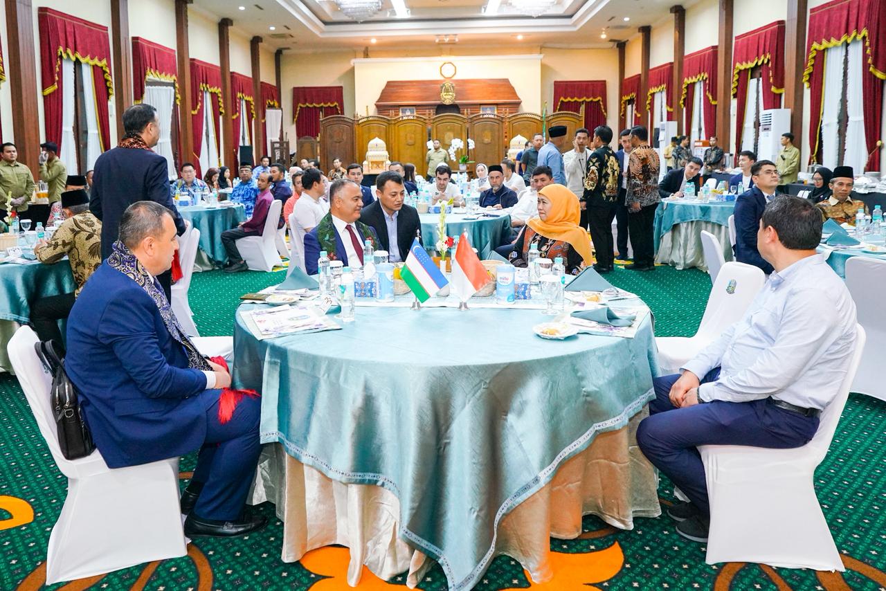 Gubernur Khofifah Terima Dubes Uzbekistan dan Pemprov Samarkand, Perkuat Kerja Sama Budaya dan Wisata Religi
