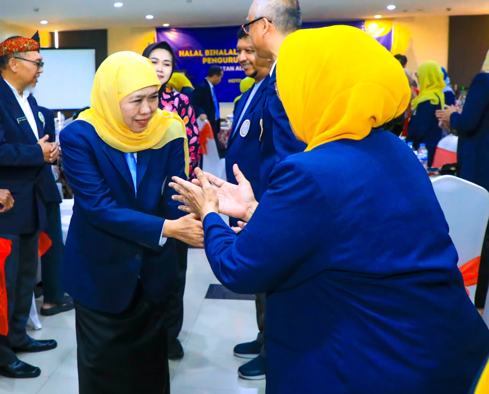 Khofifah Kukuhkan IKA UNAIR Jateng, Dorong Alumni Medis Jadi Solusi Pemerataan Kesehatan dan Peningkatan Kualitas SDM