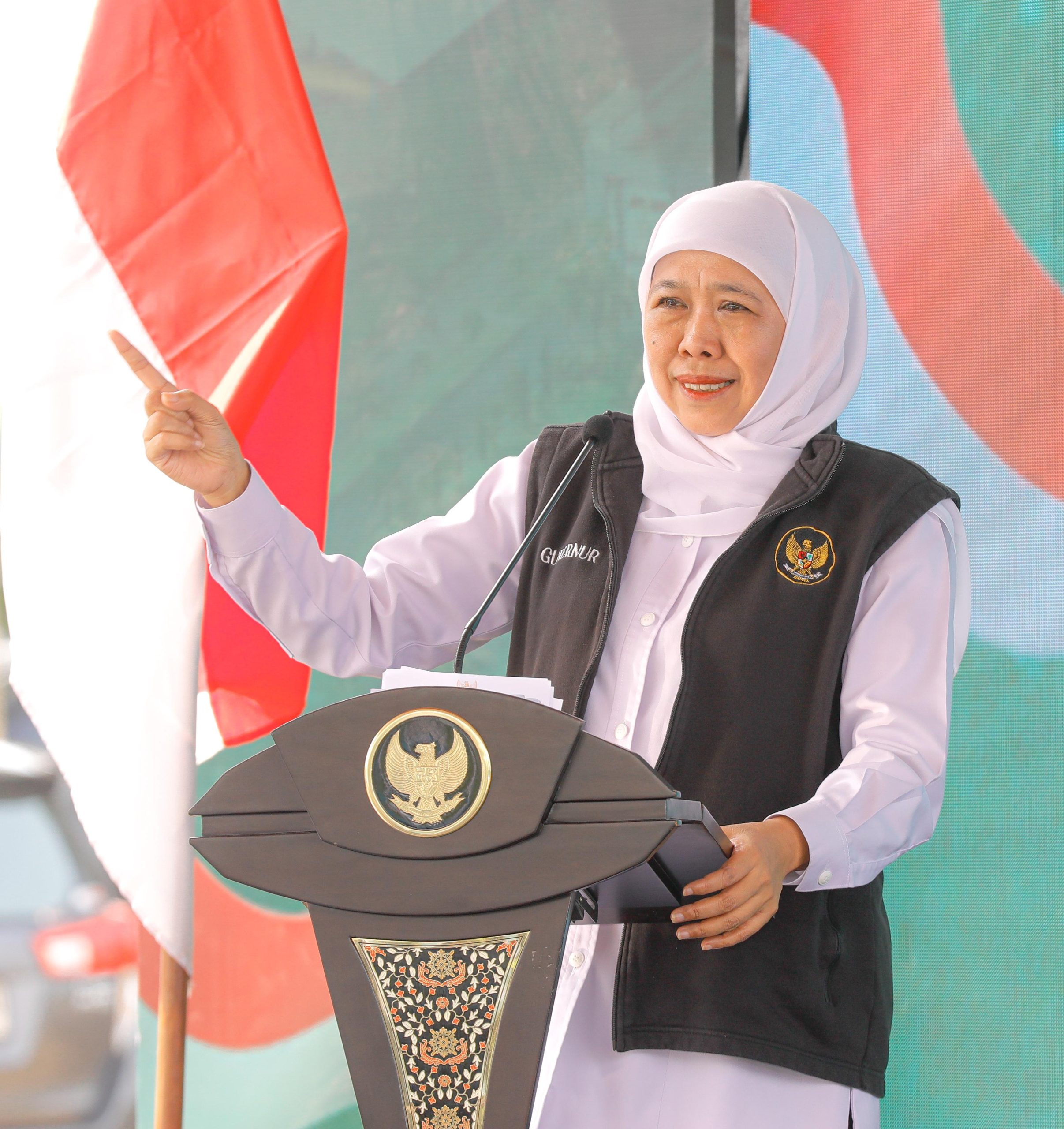 Gubernur Khofifah Serahkan Bantuan Alsintan Saat Tanam Perdana Tebu, Perkuat Produktivitas dan Mitigasi Perubahan Iklim di Sentra Tebu Jatim