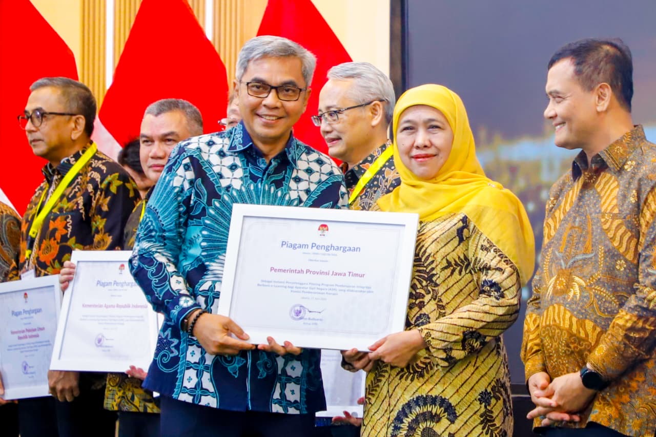 Jawa Timur Raih Penghargaan KPK RI, Gubernur Khofifah Tegaskan Komitmen Mewujudkan ASN Berintegritas dan Profesional